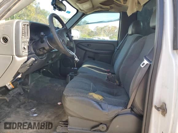 2005 Chevrolet Silverado 1500 z VIN 1GCEC14T95Z121233, wystawiony jako Copart lot #80187394 z przebiegiem 207 659 mil mil oraz Czysty tytuł • Clean title. Historia ofert i sprzedaży dostępna na DreamBid. Obrazek 7.