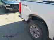 2024 Ford F-250 XL z VIN 1FT7W2BT6RED23453, wystawiony jako IAAI lot #43149828 z przebiegiem 69 818 mil mil oraz . Historia ofert i sprzedaży dostępna na DreamBid. Obrazek 6.