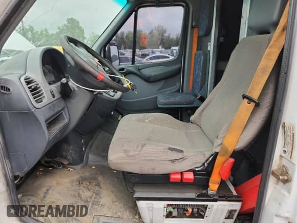 2006 Dodge Sprinter with VIN WD0PD744665962816, listed as a Copart auction lot 72067915 with 153,345 mi miles and Clean title. Bid and sale history available at DreamBid. Image 7.