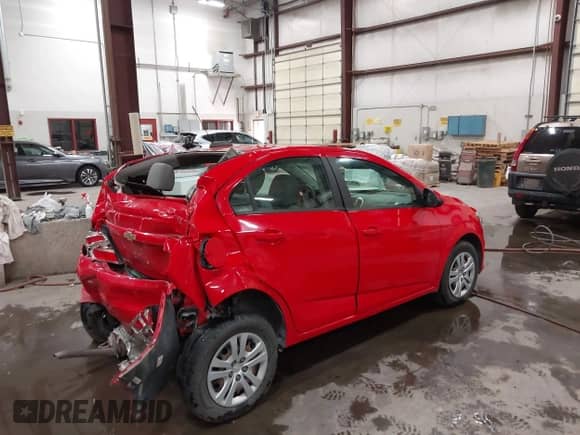 2017 Chevrolet Sonic LS z VIN 1G1JB5SH6H4147743, wystawiony jako IAAI lot #43099349 z przebiegiem 84 511 mil mil oraz . Historia ofert i sprzedaży dostępna na DreamBid. Obrazek 4.