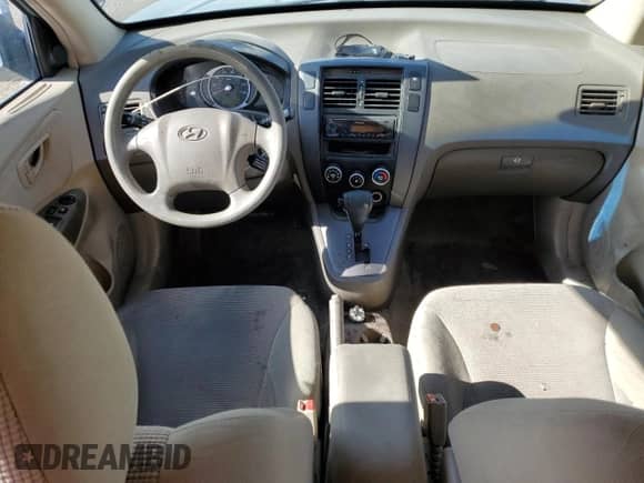 2006 Hyundai Tucson GL z VIN KM8JM12B06U441170, wystawiony jako Copart lot #70923275 z przebiegiem 172 027 mil mil oraz Czysty tytuł • Clean title. Historia ofert i sprzedaży dostępna na DreamBid. Obrazek 8.