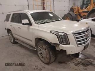 2015 Cadillac Escalade Platinum z VIN 1GYS4PKJ7FR594810, wystawiony jako IAAI lot #41246236 z przebiegiem 132 886 mil mil oraz . Historia ofert i sprzedaży dostępna na DreamBid. Obrazek 1.