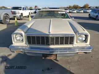 1975 Chevrolet Malibu с VIN 1D37H5R515131, выставлен на аукционе Copart как лот 83955314 с пробегом 82 393 миль миль и Чистый • Clean title. История ставок и продаж доступна на DreamBid. Изображение 5.