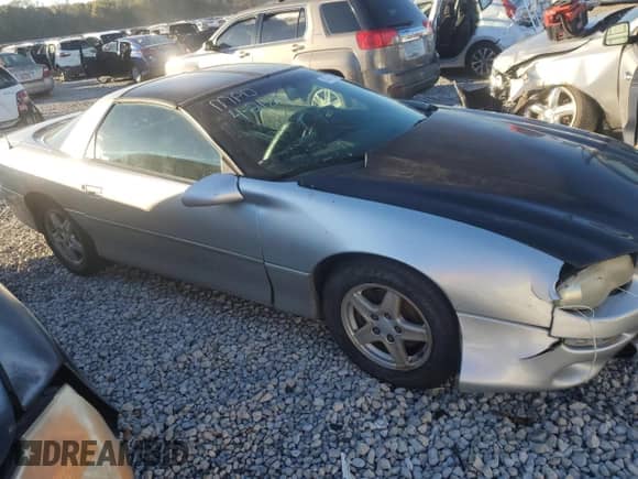 1998 Chevrolet Camaro z VIN 2G1FP22K6W2130414, wystawiony jako Copart lot #80745194 z przebiegiem Nie podano mil oraz Szkoda całkowita • Salvage title. Historia ofert i sprzedaży dostępna na DreamBid. Obrazek 4.