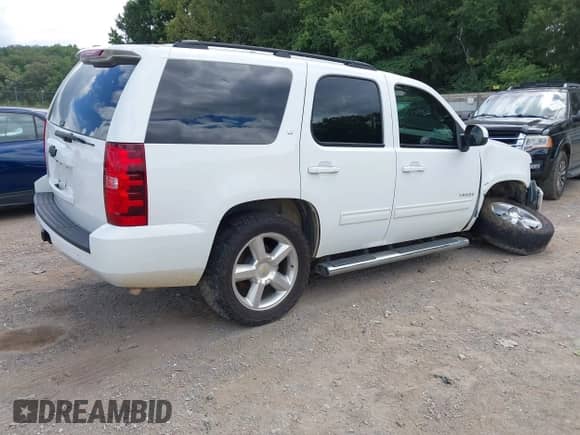 2013 Chevrolet Tahoe LT с VIN 1GNSKBE05DR354421, выставлен на аукционе IAAI как лот 42935990 с пробегом 145 514 миль миль и . История ставок и продаж доступна на DreamBid. Изображение 4.