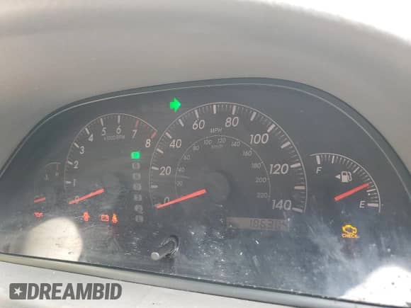 2005 Toyota Camry LE z VIN 4T1BE30KX5U628303, wystawiony jako Copart lot #71839265 z przebiegiem 186 304 mil mil oraz Czysty tytuł • Clean title. Historia ofert i sprzedaży dostępna na DreamBid. Obrazek 9.