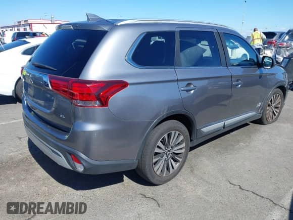 2020 Mitsubishi Outlander SE with VIN JA4AD3A32LZ036785, listed as a IAAI auction lot 43453949 with 83,451 mi miles and . Bid and sale history available at DreamBid. Image 4.