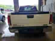 2008 GMC Sierra 1500 SLT z VIN 2GTEK19J181325905, wystawiony jako Copart lot #56391725 z przebiegiem 186 408 mil mil oraz Czysty tytuł • Clean title. Historia ofert i sprzedaży dostępna na DreamBid. Obrazek 6.