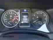 2023 Toyota Tacoma SR z VIN 3TMCZ5AN9PM626034, wystawiony jako IAAI lot #43517093 z przebiegiem 35 131 mil mil oraz . Historia ofert i sprzedaży dostępna na DreamBid. Obrazek 7.
