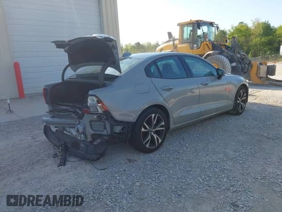 2024 Volvo S60 Core Dark Theme с VIN 7JRL12TK8RG313547, выставлен на аукционе IAAI как лот 42055228 с пробегом 22 672 миль миль и . История ставок и продаж доступна на DreamBid. Изображение 4.