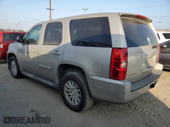 2009 Chevrolet Tahoe z VIN 1GNFC135X9R211818, wystawiony jako Copart lot #83916524 z przebiegiem 221 538 mil mil oraz Czysty tytuł • Clean title. Historia ofert i sprzedaży dostępna na DreamBid. Obrazek 2.