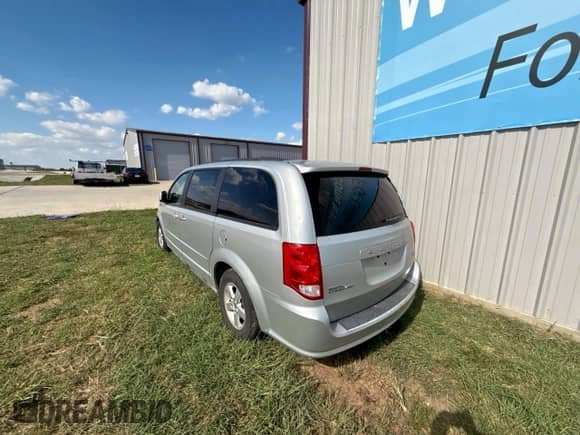 2011 Dodge Grand Caravan Mainstreet z VIN 2D4RN3DG0BR639525, wystawiony jako Copart lot #85381065 z przebiegiem 166 339 mil mil oraz Czysty tytuł • Clean title. Historia ofert i sprzedaży dostępna na DreamBid. Obrazek 3.