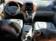 2010 Toyota Sienna XLE с VIN 5TDDK4CC0AS033362, выставлен на аукционе Copart как лот 84948445 с пробегом Не указан миль и Чистый • Clean title. История ставок и продаж доступна на DreamBid. Изображение 8.