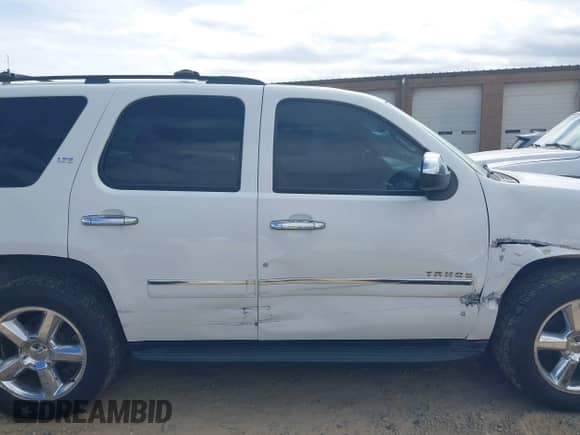 2014 Chevrolet Tahoe LTZ с VIN 1GNSCCE0XER126192, выставлен на аукционе IAAI как лот 41683810 с пробегом 113 789 миль миль и . История ставок и продаж доступна на DreamBid. Изображение 13.