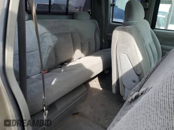 2000 Chevrolet Silverado 2500 с VIN 1GCGC29R7YF482266, выставлен на аукционе Copart как лот 74396494 с пробегом 271 151 миль миль и На запчасти • Non repairable. История ставок и продаж доступна на DreamBid. Изображение 10.