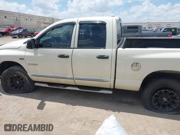 2008 Dodge 1500 SLT с VIN 1D7HU18248J231451, выставлен на аукционе IAAI как лот 42719875 с пробегом 181 975 миль миль и . История ставок и продаж доступна на DreamBid. Изображение 14.