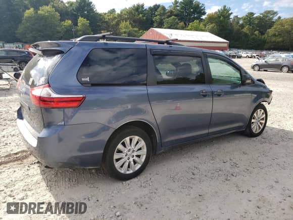2015 Toyota Sienna LE z VIN 5TDJK3DC5FS117535, wystawiony jako Copart lot #81283925 z przebiegiem 135 333 mil mil oraz Czysty tytuł • Clean title. Historia ofert i sprzedaży dostępna na DreamBid. Obrazek 3.