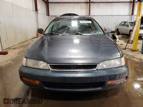 1997 Honda Accord LX с VIN 1HGCD5533VA232015, выставлен на аукционе Copart как лот 87418724 с пробегом 275 918 миль миль и Списание • Salvage title. История ставок и продаж доступна на DreamBid. Изображение 5.