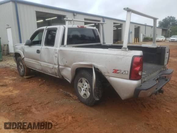 2005 Chevrolet Silverado 1500 LS with VIN 1GCEK19T35E208631, listed as a Copart auction lot 66189615 with Not provided miles and Salvage title. Bid and sale history available at DreamBid. Image 2.