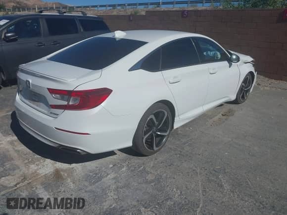 2018 Honda Accord Sport z VIN 1HGCV1F3XJA235587, wystawiony jako IAAI lot #43034052 z przebiegiem 94 181 mil mil oraz . Historia ofert i sprzedaży dostępna na DreamBid. Obrazek 4.