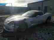 2005 Chevrolet Corvette z VIN 1G1YY24U855128803, wystawiony jako Copart lot #84360565 z przebiegiem 74 666 mil mil oraz Szkoda całkowita • Salvage title. Historia ofert i sprzedaży dostępna na DreamBid. Obrazek 1.