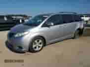 2012 Toyota Sienna LE z VIN 5TDKK3DC9CS255921, wystawiony jako Copart lot #81552965 z przebiegiem 203 566 mil mil oraz Szkoda całkowita • Salvage title. Historia ofert i sprzedaży dostępna na DreamBid. Obrazek 1.