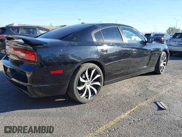 2013 Dodge Charger RT z VIN 2C3CDXCT6DH693341, wystawiony jako IAAI lot #41414225 z przebiegiem 138 031 mil mil oraz . Historia ofert i sprzedaży dostępna na DreamBid. Obrazek 4.