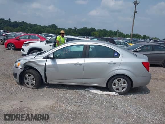 2016 Chevrolet Sonic LS с VIN 1G1JA5SG2G4175032, выставлен на аукционе IAAI как лот 42932591 с пробегом 153 869 миль миль и . История ставок и продаж доступна на DreamBid. Изображение 14.