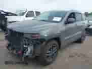 2019 Jeep Grand Cherokee Trailhawk z VIN 1C4RJFLG7KC629367, wystawiony jako IAAI lot #42502144 z przebiegiem 87 304 mil mil oraz . Historia ofert i sprzedaży dostępna na DreamBid. Obrazek 2.