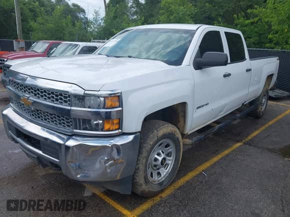 2019 Chevrolet Silverado 2500HD Work Truck z VIN 1GC1KREG5KF149870, wystawiony jako IAAI lot #42331738 z przebiegiem 359 347 mil mil oraz . Historia ofert i sprzedaży dostępna na DreamBid. Obrazek 2.