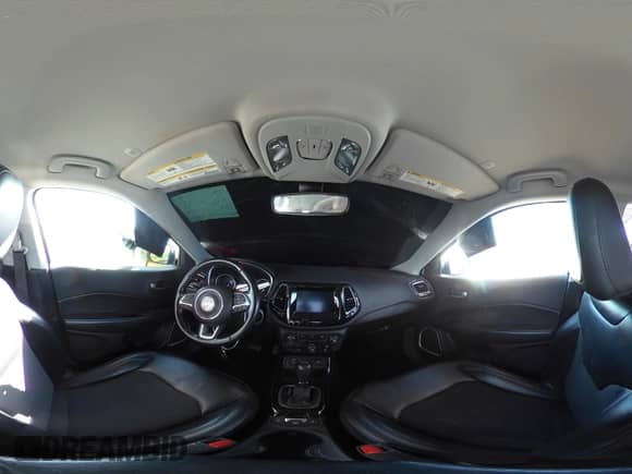 2020 Jeep Compass Latitude z VIN 3C4NJCBB1LT102627, wystawiony jako IAAI lot #41657827 z przebiegiem 68 371 mil mil oraz . Historia ofert i sprzedaży dostępna na DreamBid. Obrazek 18.