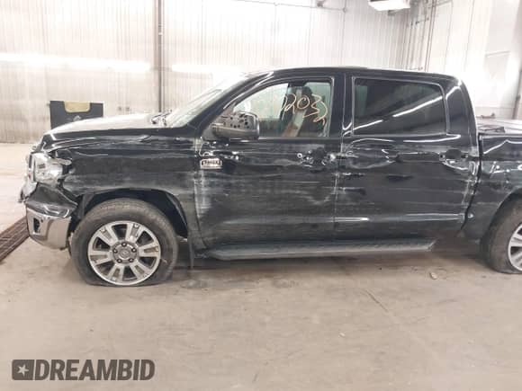 2017 Toyota Tundra Platinum с VIN 5TFAY5F12HX655824, выставлен на аукционе IAAI как лот 42902032 с пробегом 116 161 миль миль и . История ставок и продаж доступна на DreamBid. Изображение 6.