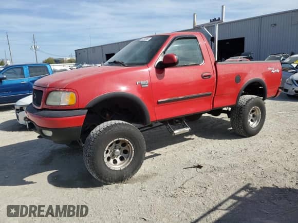 2003 Ford F-150 XL z VIN 1FTRF18W53NA99930, wystawiony jako Copart lot #49046965 z przebiegiem 139 433 mil mil oraz Szkoda całkowita • Salvage title. Historia ofert i sprzedaży dostępna na DreamBid. Obrazek 1.