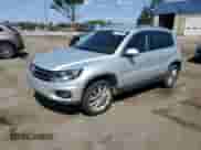 2013 Volkswagen Tiguan S с VIN WVGAV7AX0DW512172, выставлен на аукционе Copart как лот 71987025 с пробегом 165 536 миль миль и Чистый • Clean title. История ставок и продаж доступна на DreamBid. Изображение 1.
