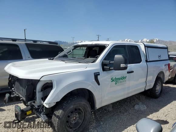 2021 Ford F-150 XL z VIN 1FTFX1E50MKE69857, wystawiony jako Copart lot #56321015 z przebiegiem 58 535 mil mil oraz Szkoda całkowita • Salvage title. Historia ofert i sprzedaży dostępna na DreamBid. Obrazek 1.