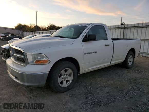 2011 Ram 1500 ST z VIN 3D7JB1EP6BG518516, wystawiony jako Copart lot #79081864 z przebiegiem 114 392 mil mil oraz Czysty tytuł • Clean title. Historia ofert i sprzedaży dostępna na DreamBid. Obrazek 1.