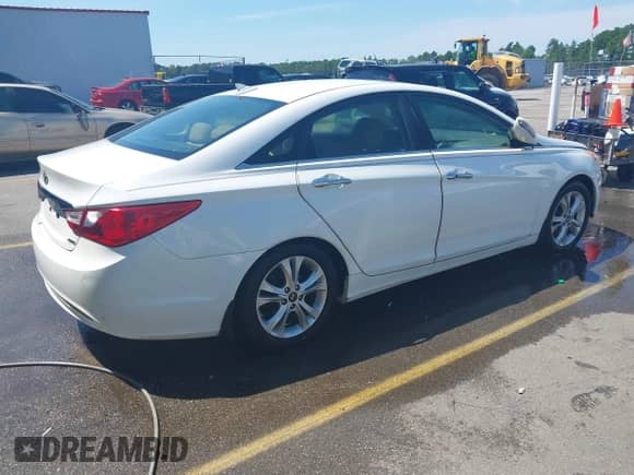 2013 Hyundai Sonata Limited z VIN 5NPEC4AC3DH533949, wystawiony jako IAAI lot #42946174 z przebiegiem 228 843 mil mil oraz . Historia ofert i sprzedaży dostępna na DreamBid. Obrazek 4.