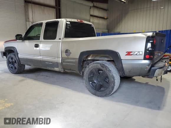 2006 Chevrolet Silverado 1500 LT1 with VIN 2GCEK19V261345970, listed as a Copart auction lot 68275715 with 238,037 mi miles and Clean title. Bid and sale history available at DreamBid. Image 2.