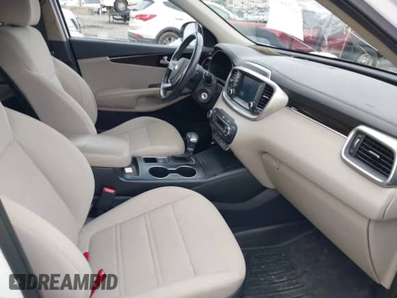 2020 Kia Sorento LX с VIN 5XYPG4A34LG650975, выставлен на аукционе IAAI как лот 42814696 с пробегом 79 970 миль миль и . История ставок и продаж доступна на DreamBid. Изображение 5.