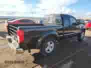 2005 Nissan Frontier SE z VIN 1N6AD06U95C411015, wystawiony jako Copart lot #84220545 z przebiegiem 167 313 mil mil oraz Szkoda całkowita • Salvage title. Historia ofert i sprzedaży dostępna na DreamBid. Obrazek 3.
