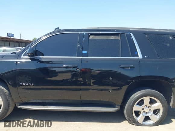 2016 Chevrolet Tahoe LS z VIN 1GNSCAKCXGR482874, wystawiony jako IAAI lot #42016639 z przebiegiem 110 744 mil mil oraz . Historia ofert i sprzedaży dostępna na DreamBid. Obrazek 14.