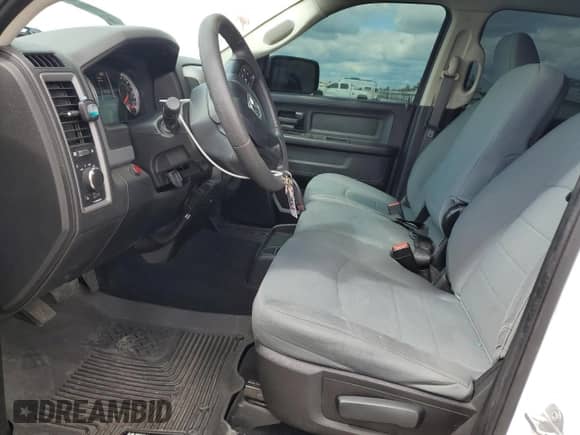 2019 Ram 1500 Tradesman z VIN 1C6RR7KM9KS725388, wystawiony jako Copart lot #51335185 z przebiegiem 39 924 mil mil oraz Szkoda całkowita • Salvage title. Historia ofert i sprzedaży dostępna na DreamBid. Obrazek 7.