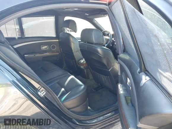 2006 BMW 7 Series 750i с VIN WBAHL83566DT04948, выставлен на аукционе IAAI как лот 41857813 с пробегом 239 691 миль миль и . История ставок и продаж доступна на DreamBid. Изображение 8.