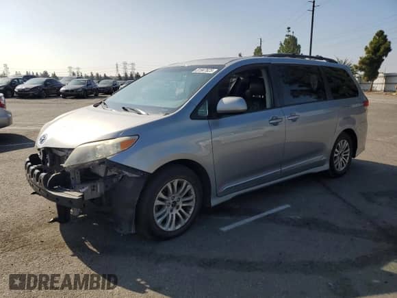 2012 Toyota Sienna SE with VIN 5TDXK3DC0CS189796, listed as a Copart auction lot 81947625 with 213,429 mi miles and Salvage title. Bid and sale history available at DreamBid. Image 1.