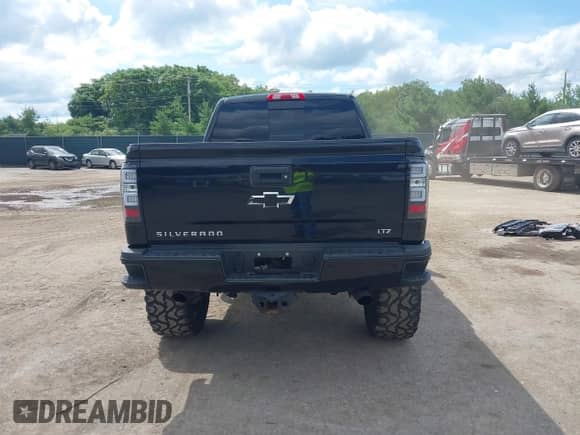 2019 Chevrolet Silverado 2500HD LTZ with VIN 1GC1KTEG4KF257121, listed as a IAAI auction lot 43051866 with 35,326 mi miles and . Bid and sale history available at DreamBid. Image 17.