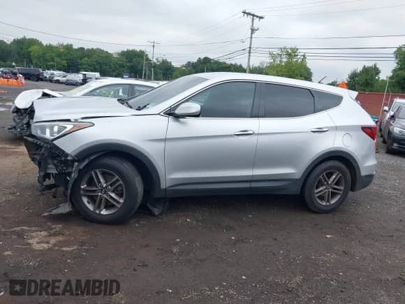 2018 Hyundai Santa Fe 2.4L z VIN 5XYZTDLB1JG530735, wystawiony jako IAAI lot #42893469 z przebiegiem 143 883 mil mil oraz . Historia ofert i sprzedaży dostępna na DreamBid. Obrazek 13.
