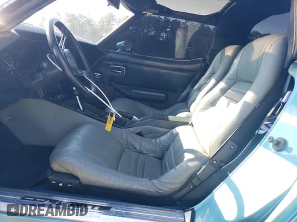 1982 Chevrolet Corvette z VIN 1G1AY8785C5103342, wystawiony jako Copart lot #47252715 z przebiegiem 39 363 mil mil oraz Szkoda całkowita • Salvage title. Historia ofert i sprzedaży dostępna na DreamBid. Obrazek 7.