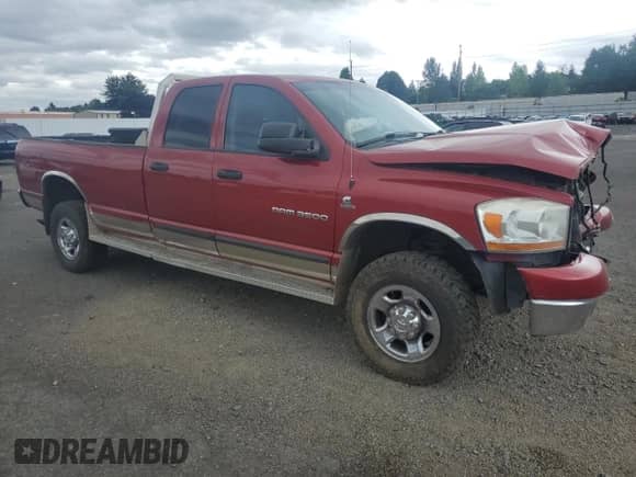 2006 Dodge 3500 SLT z VIN 3D7LX38CX6G263020, wystawiony jako Copart lot #69118825 z przebiegiem 291 306 mil mil oraz Szkoda całkowita • Salvage title. Historia ofert i sprzedaży dostępna na DreamBid. Obrazek 4.