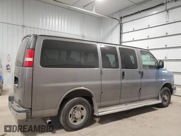 2009 Chevrolet Express Passenger с VIN 1GAGG25K691140635, выставлен на аукционе Copart как лот 88503195 с пробегом 144 026 миль миль и Списание • Salvage title. История ставок и продаж доступна на DreamBid. Изображение 3.