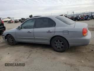 2001 Hyundai Sonata GLS z VIN KMHWF35VX1A372516, wystawiony jako Copart lot #76357494 z przebiegiem 170 642 mil mil oraz Szkoda całkowita • Salvage title. Historia ofert i sprzedaży dostępna na DreamBid. Obrazek 2.